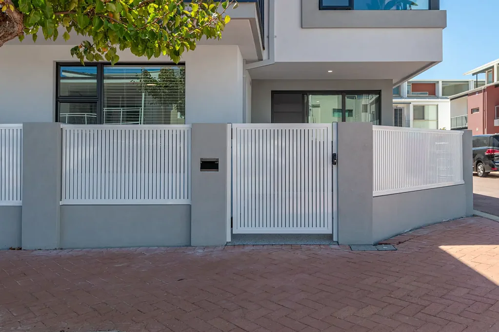 Modern 2-Bedroom Gem Near the Mandurah Marina