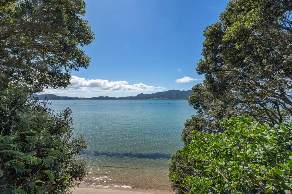 One Tree Point 16房  Exclusive Coastal Retreat with Private Beach