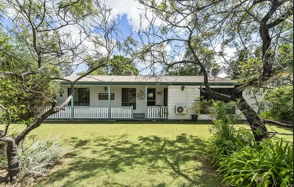 Blackbutt 3 Bedroom A Rural Residential Retreat with Extra Value
