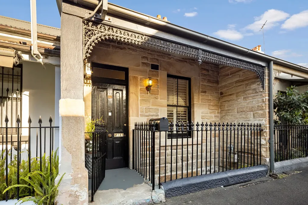 Birchgrove 2Kwarto Sandstone terrace with rear lane access and spectacular views