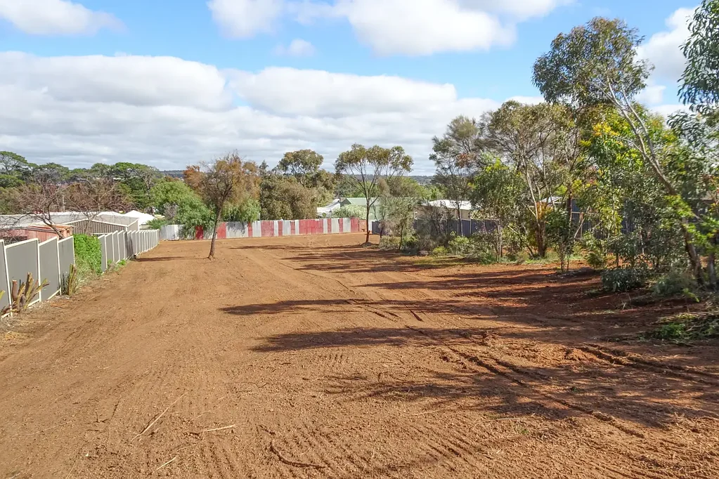 Narrogin Large Building Block With Great Outlook Over Town