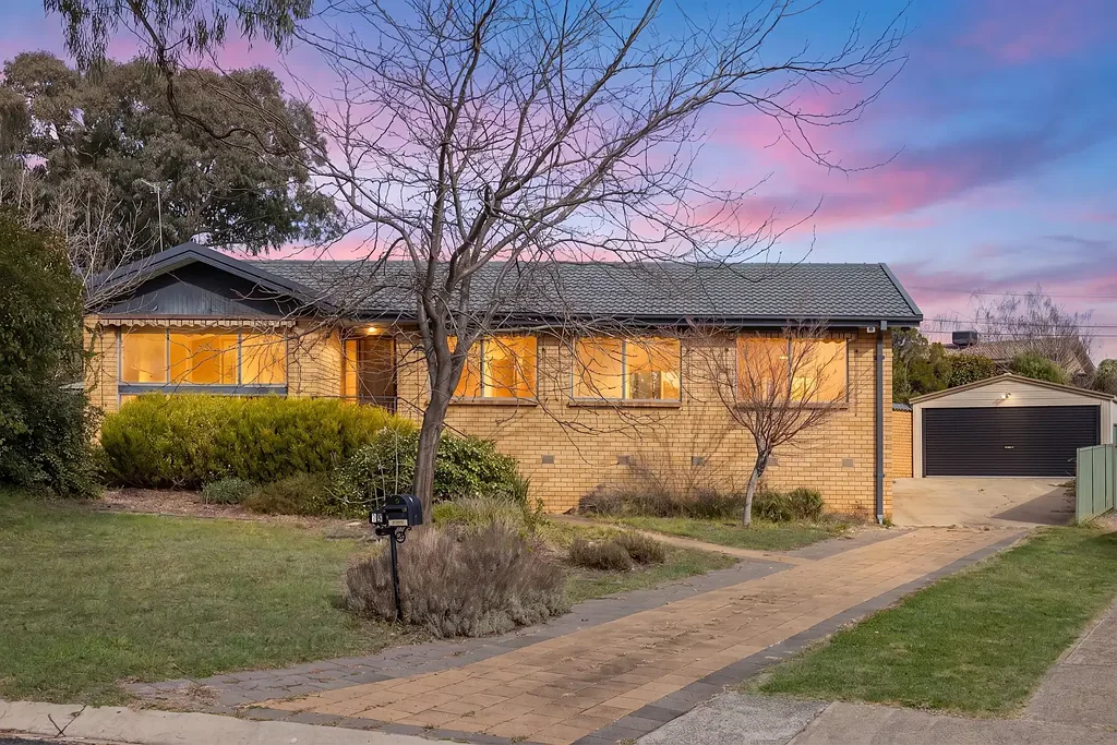 Wanniassa 3 Slaapkamer RZ2 Development Opportunity on Expansive 1,299sqm Block