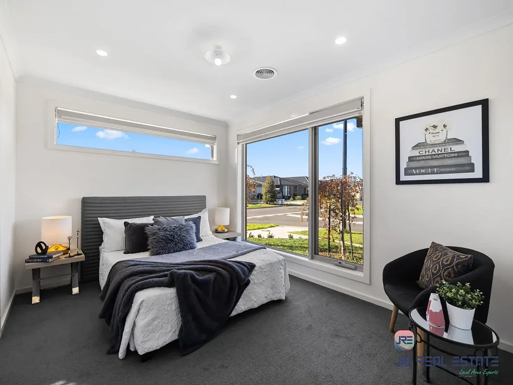 Thornhill Park 3બેડરૂમ East Facing House with Solar Panels |Walking Distance to Primary School | Perfect for first home buyers or Investors!!!