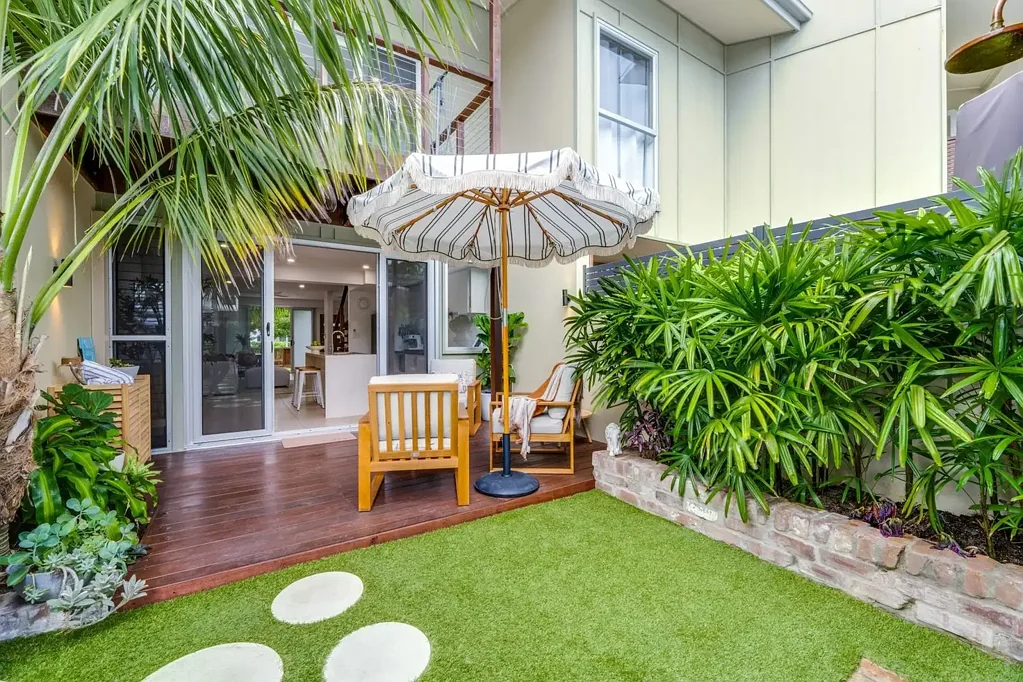 UPDATED CASUARINA BEACHSIDE TOWNHOUSE