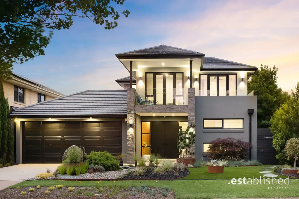 Point Cook 4chambre Luxury Living Elevated Above the Fairways!