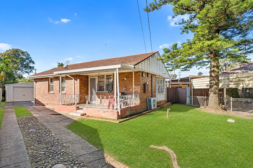 Blackett 3 Slaapkamer Classic Brick Home on a Generous Block with Endless Potential