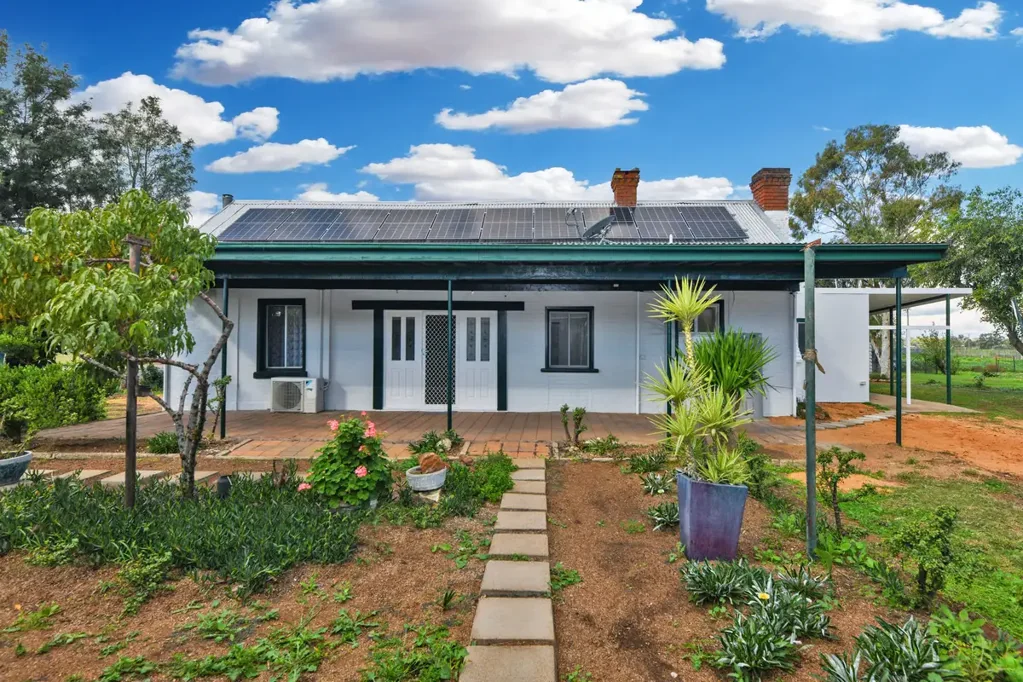 Boggabri 3Phòng ngủ Charming Federation Home + Studio on 2 Acres – A Lifestyle to Love