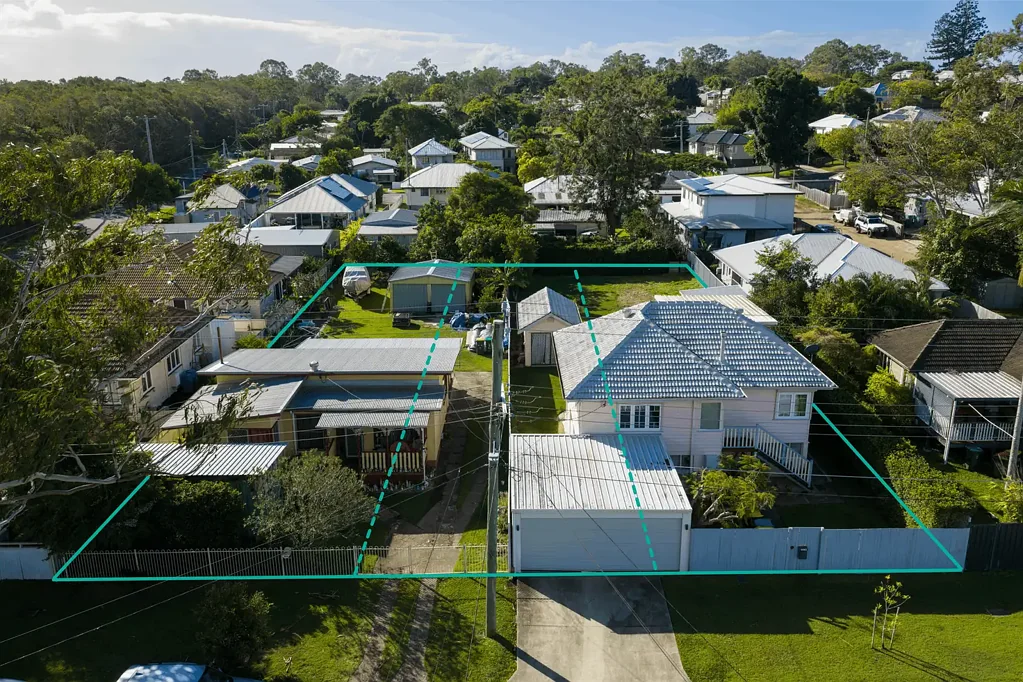 Sandgate 5침실 123 & 125 Hoskins Street - Prime Development Opportunity in Sandgate