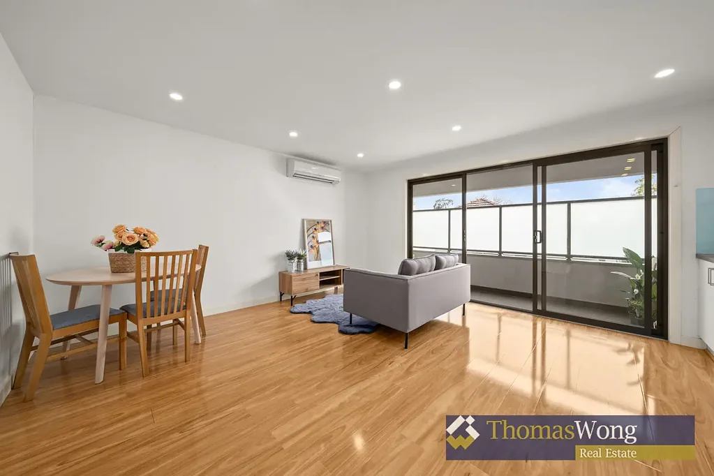 Balwyn North 2房 Balwyn North中心 现代化公寓 开放式客厅 朝北阳台 娱乐佳选 燃气烹饪洗碗机 优质学校环绕 咖啡馆餐厅近在咫尺 公园绿地触手可及 交通便利 分体式空调 欧洲式洗衣房 地下停车场 Two storey apartment in the heart of Balwyn North  - 2 bedrooms and 2 bathrooms.