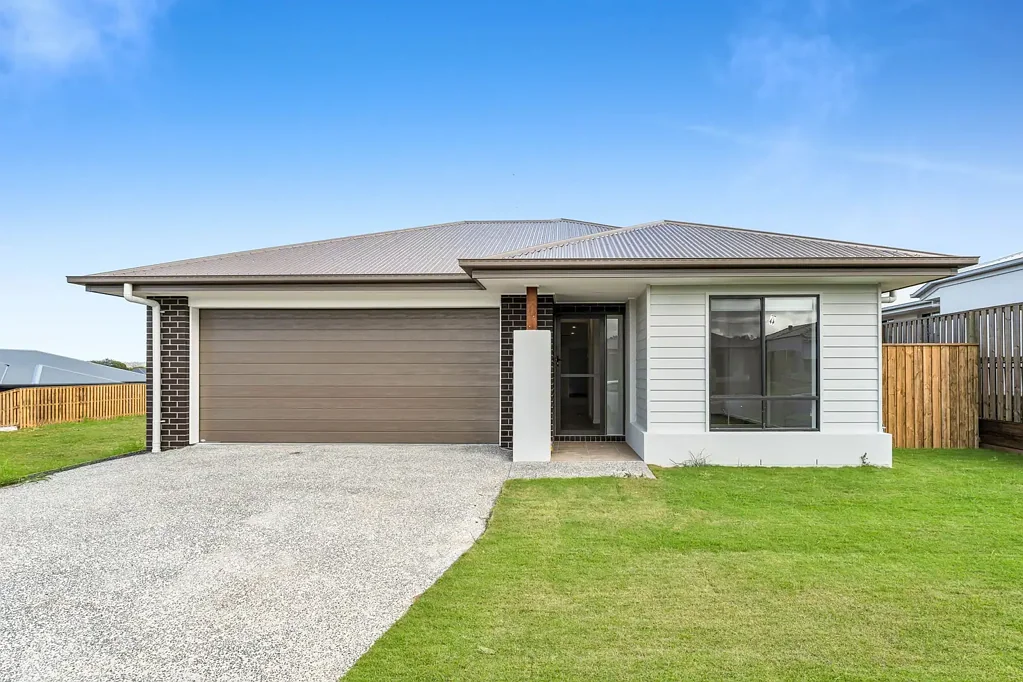FOUR BEDROOM HOUSE WITH DUCTED AIR CON