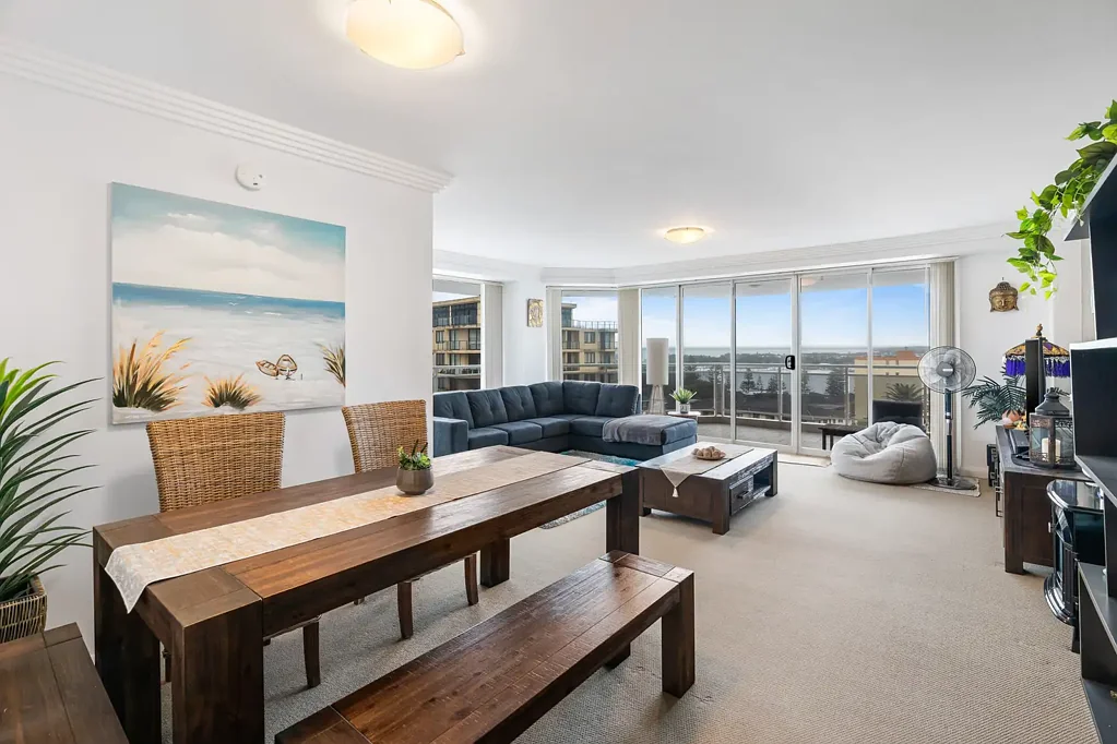 6th Floor Apartment With Ocean And Lake Views