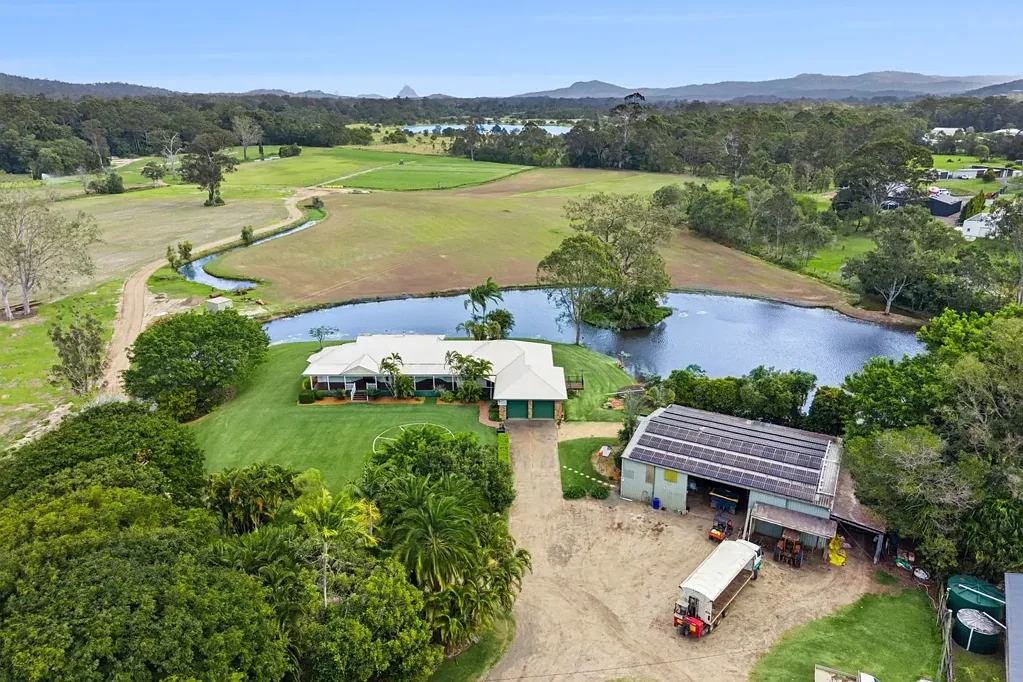Glenview 4Phòng ngủ 51.5 Acres of Sunshine Coast Prestige - Rare, Versatile & Income Producing