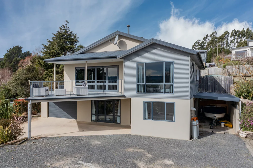 Waihola 4Kwarto Elevated Living in Waihola