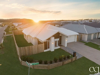 Walloon 4ਬੈੱਡਰੂਮ stunning 1 year old metricon home with premium inclusions