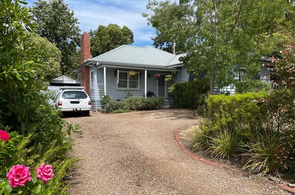 4 Bedroom Home in the heart of Croydon.