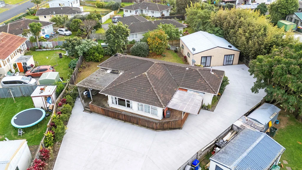 Mangere East 6Moenga Buy One, Get Two – Do Up!