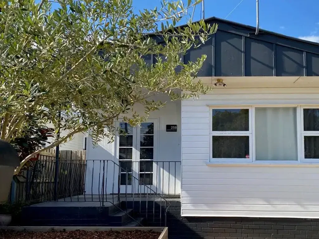 A charming mid-century beach house in an unbeatable seaside location, offering spacious light-filled interiors, an entertainer’s backyard, and easy walking access to the waterfront, cafes, restaurants, and transport.