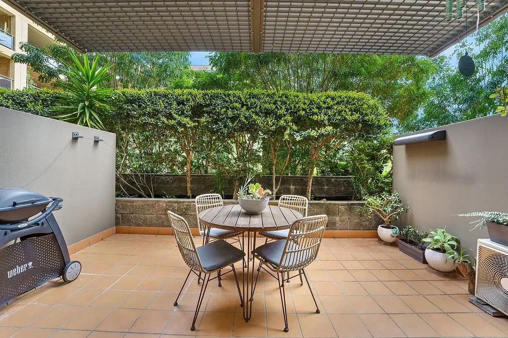 Miranda 2ਬੈੱਡਰੂਮ Dual-Level Garden Apartment