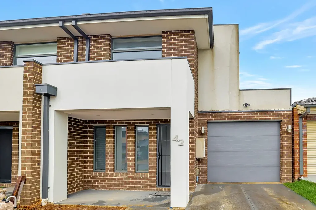 THIS PROPERTY FEATURES: