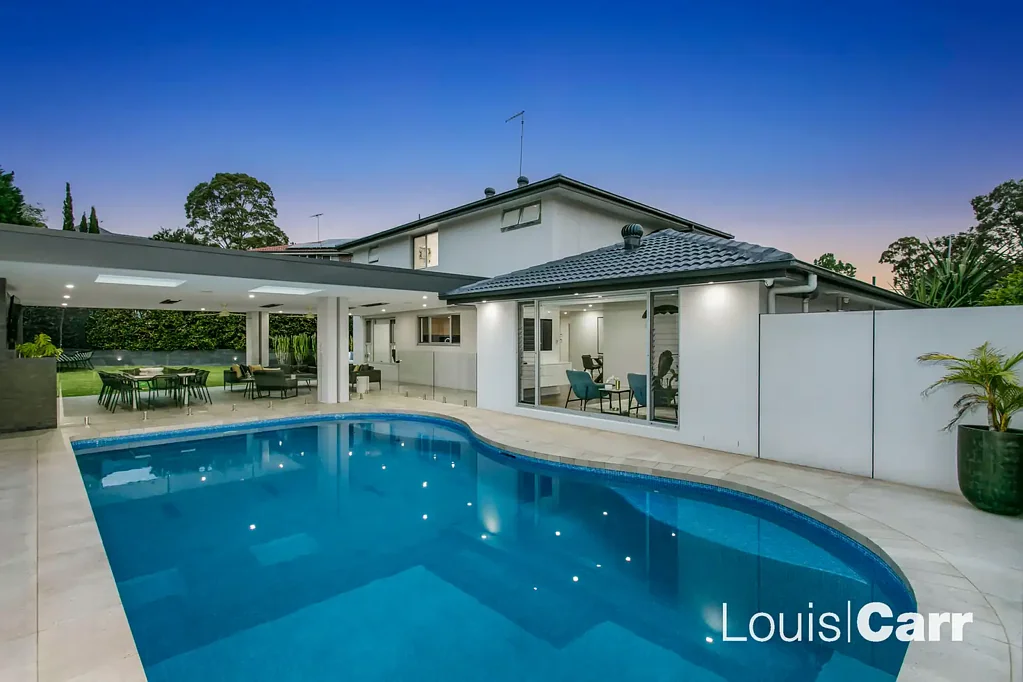West Pennant Hills 5침실 Attention to Detail: Luxe Family Entertainer, 235m to Bus, Zoned Murray Farm Public School