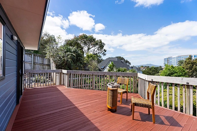 17A Rangitoto Terrace, Milford, North Shore City