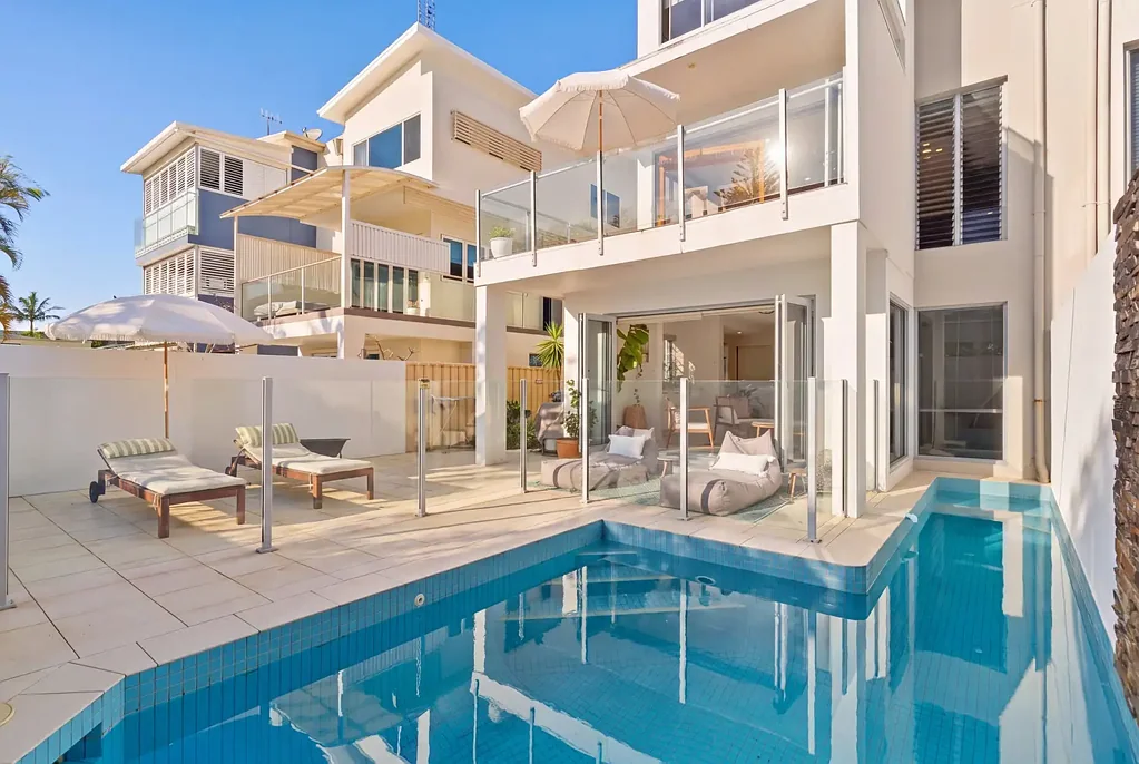 Bilinga 3Kwarto Beachside Duplex With Pool & Ocean Views!