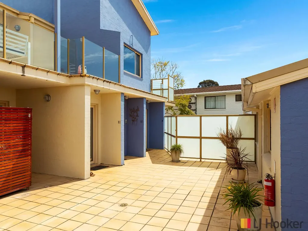 Modern 3-Bedroom Unit - Walk to Corrigans Beach