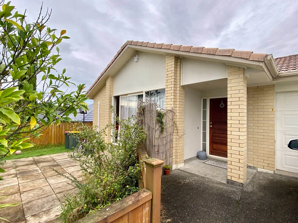 6-Month Fixed Term Only - Sunny 3-Bedroom Home...