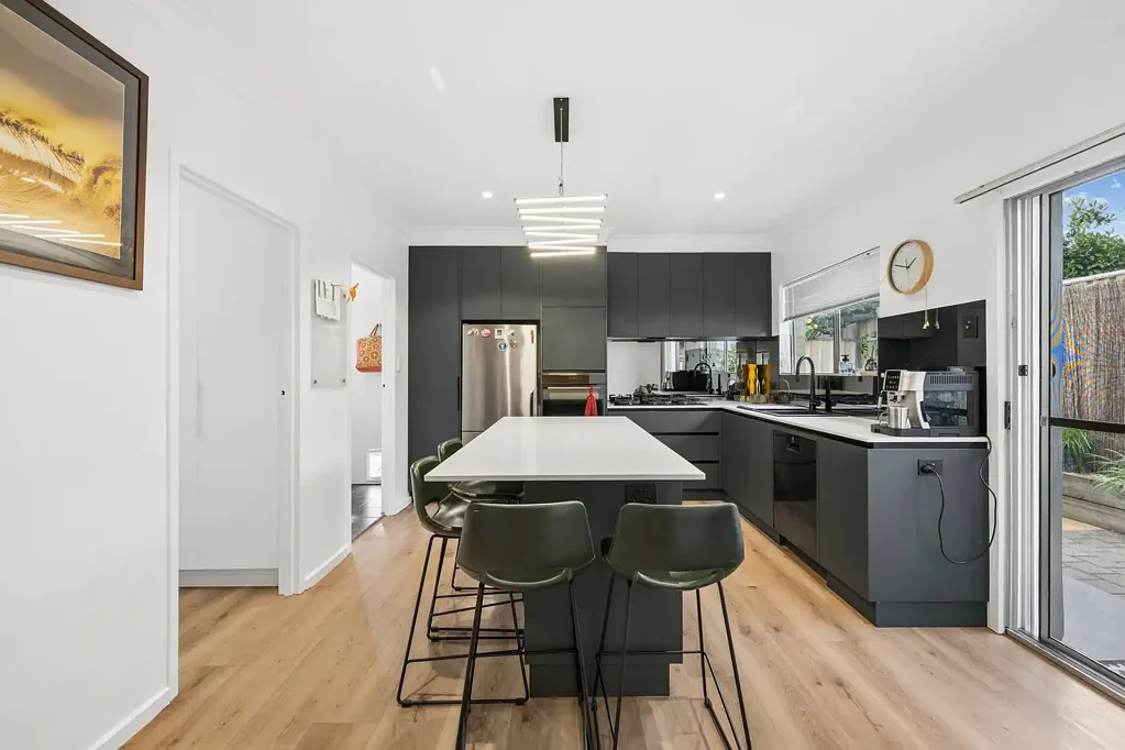 Marleston 3침실 Modern Living between City & Sea