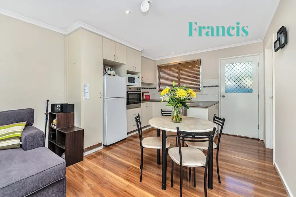 Queanbeyan 2房  Starter/investor appeal in the city heart