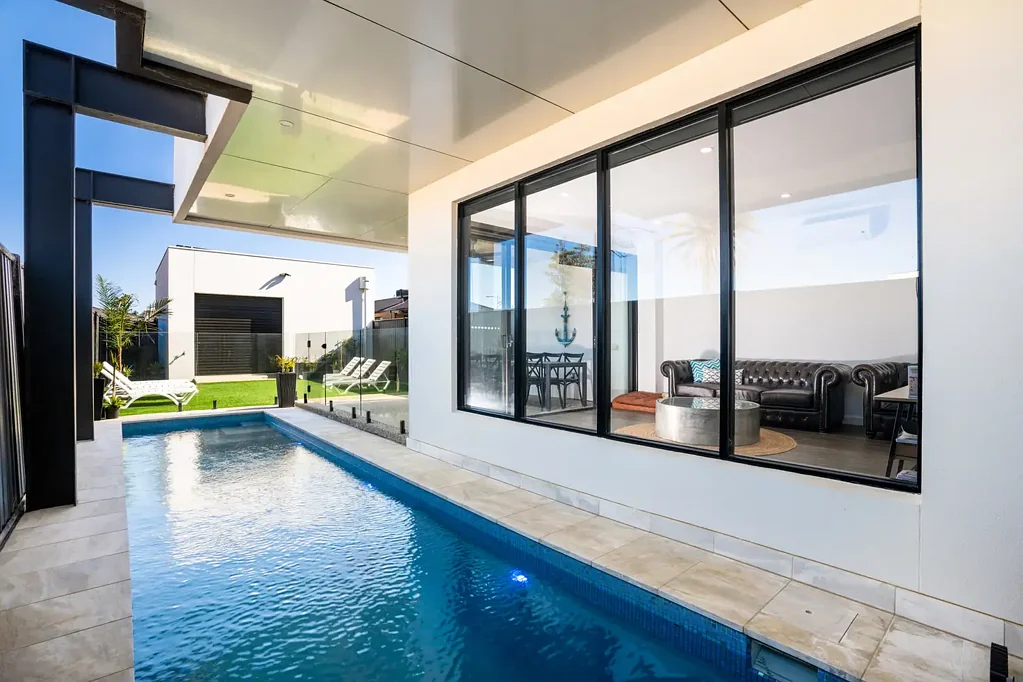 St Leonards 4कमरा Contemporary Haven with Stunning Park Views!