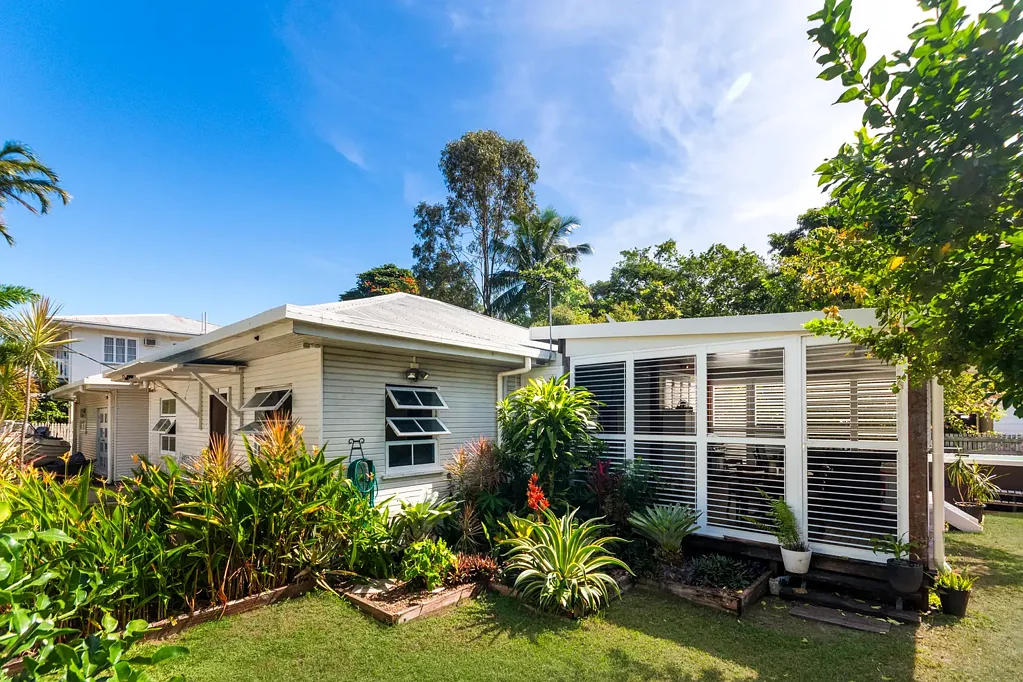 Belgian Gardens 5Habitaciones Timeless Charm Meets Modern Living: Embrace Lifestyle and Serenity on Hooper Street