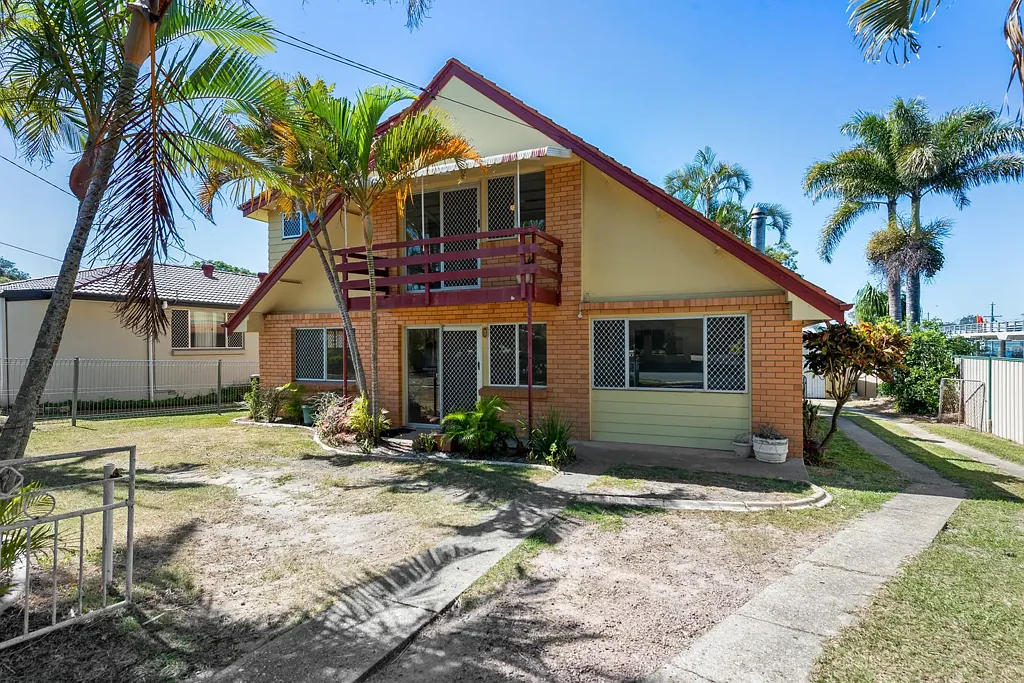 Spacious Family Home with Dual Living Potential & Fantastic Outdoor Space!