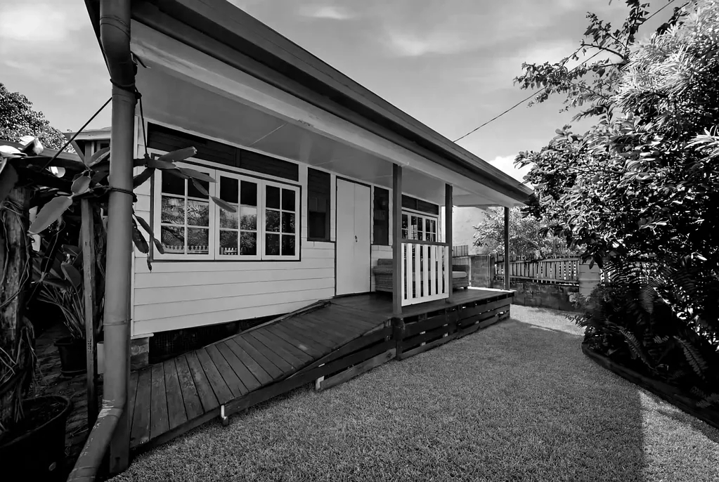 South Townsville 2ਬੈੱਡਰੂਮ Timeless Character Meets Everyday Convenience