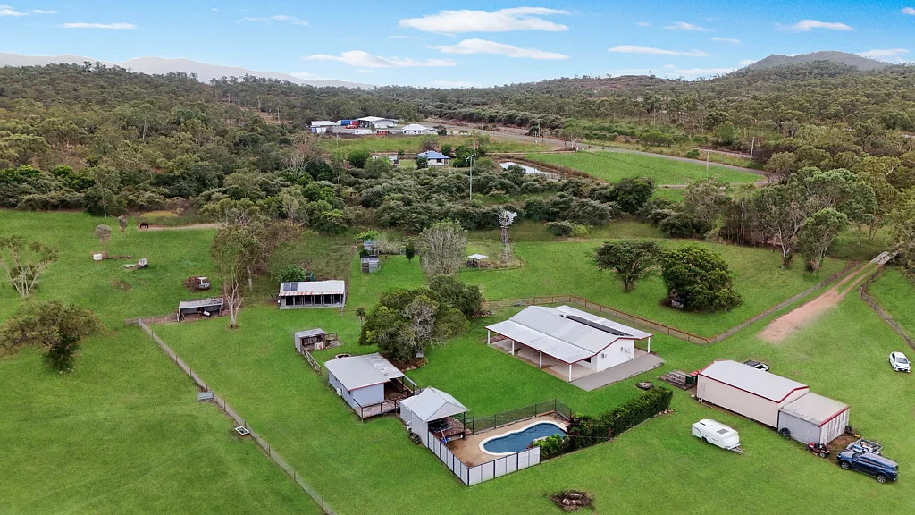 232 Valley Drive, Oak Valley, QLD 4811