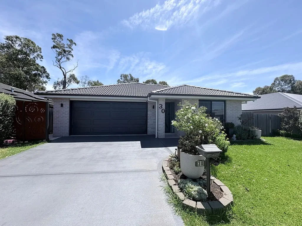 Modern Fully Furnished Modern Four-Bedroom Home