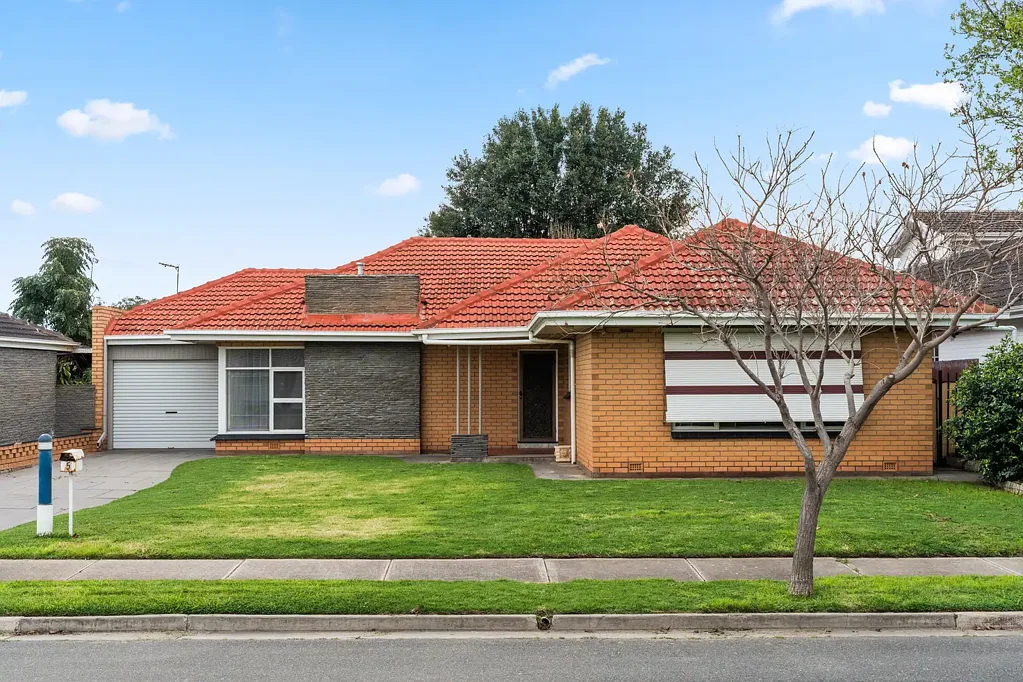 Fulham 3 Bedroom Solid Brick Bones, Big Land & A Bold Next Chapter.