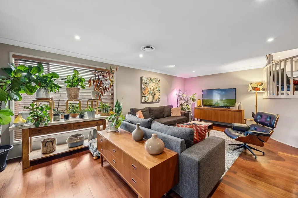 South Windsor 4Kwarto WHAT A FANTASTIC PRIVATE LOCATION  WALKING DISTANCE TO SCHOOLS, CAFES, SHOPS & PUBLIC TRANSPORT, OFFERING CONVENIENCE, CONNECTIVITY & LIFESTYLE...