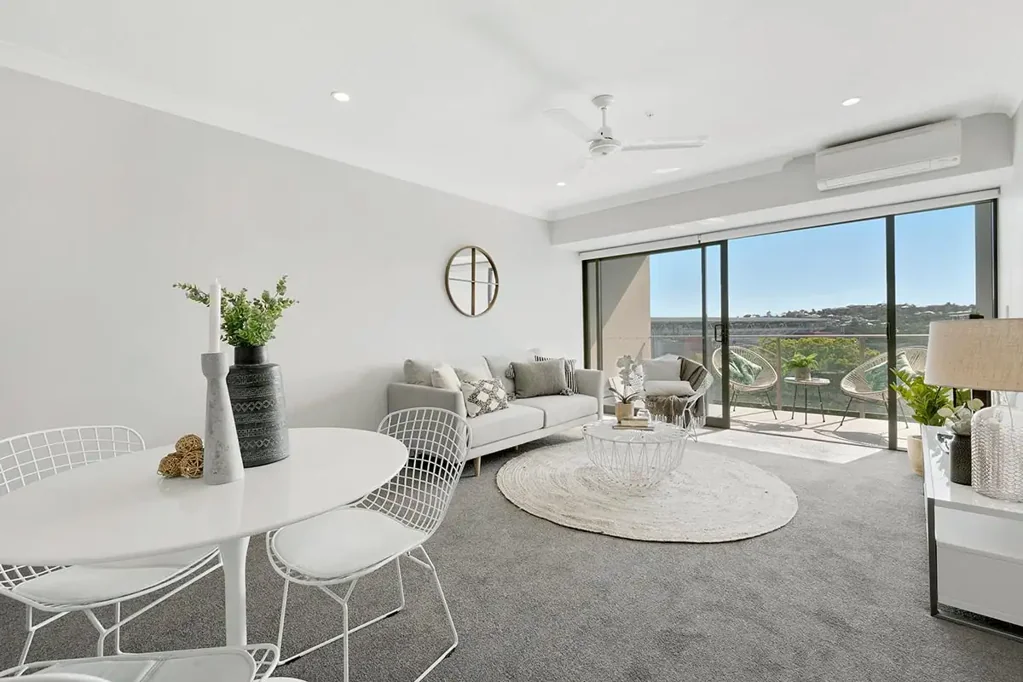 Brisbane City 1 Bedroom Sunny High Floor Northern Views -With Car Park