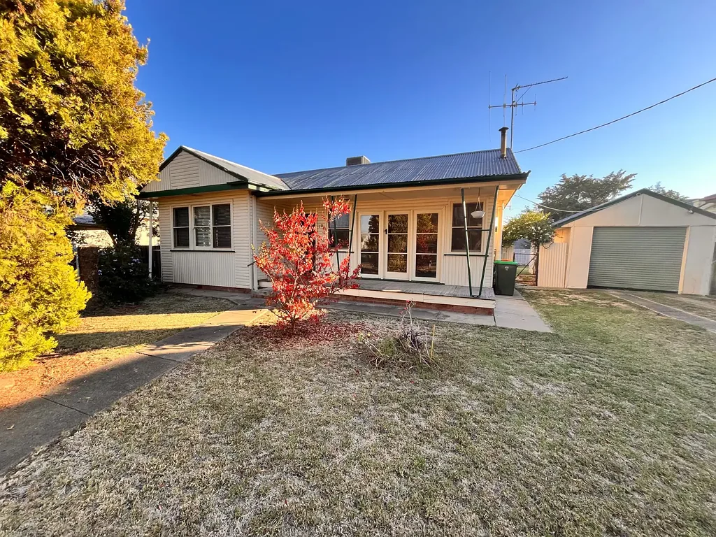 10 Oxford Street, Forbes, NSW 2871