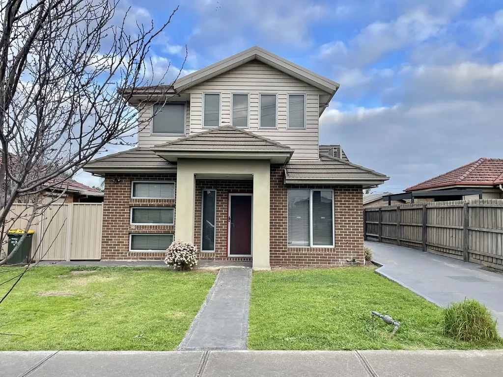 Luxury 3 bedroom 2 bathroom townhouse