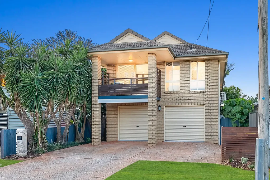 Redcliffe 5 Bedroom Huge Redcliffe Home East of Oxley Ave - Walk to the Beach!