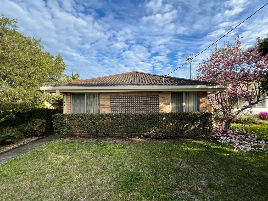 Spacious, Home + Sleep-Out | Sought-after Beachside Locale!