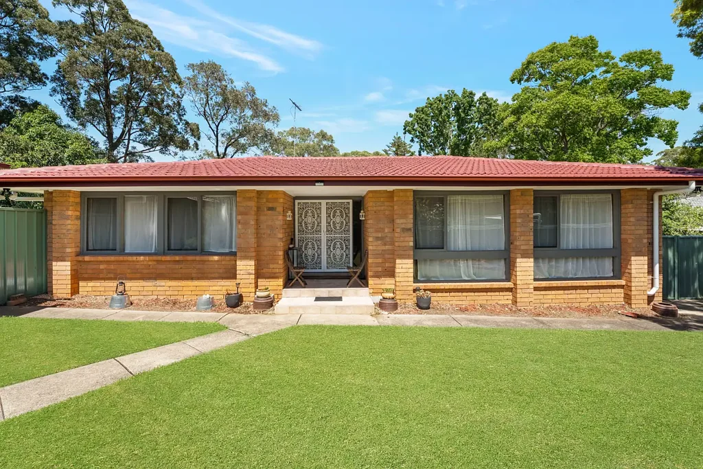 Spacious Family Home in the Heart of Ambarvale
5 Bedrooms I 2 Bathrooms I Double Garage