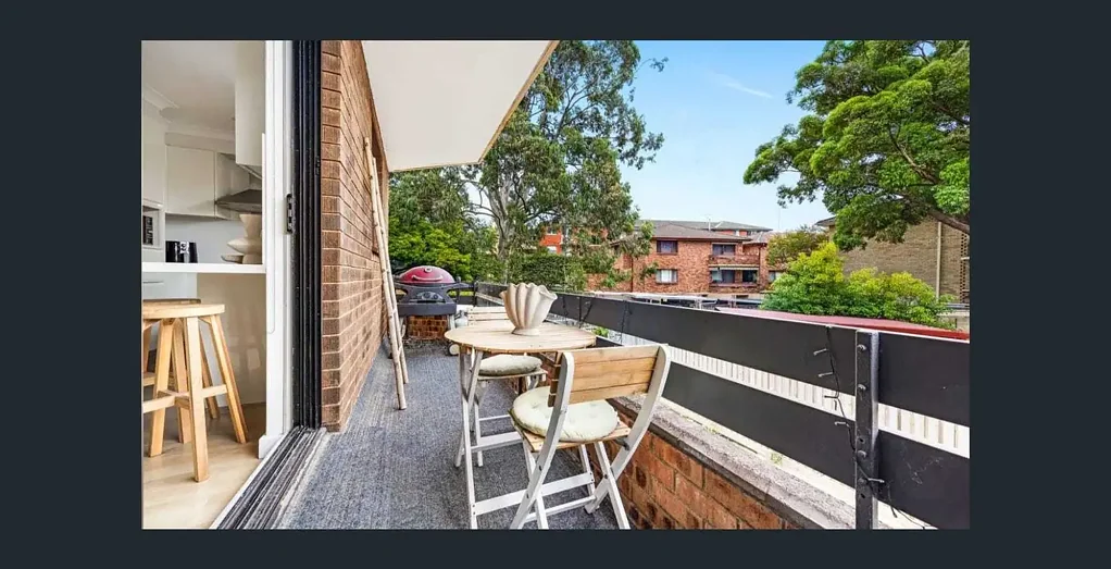 Modern One-Bedroom Apartment with Lock-Up Garage in Prime Coastal Location