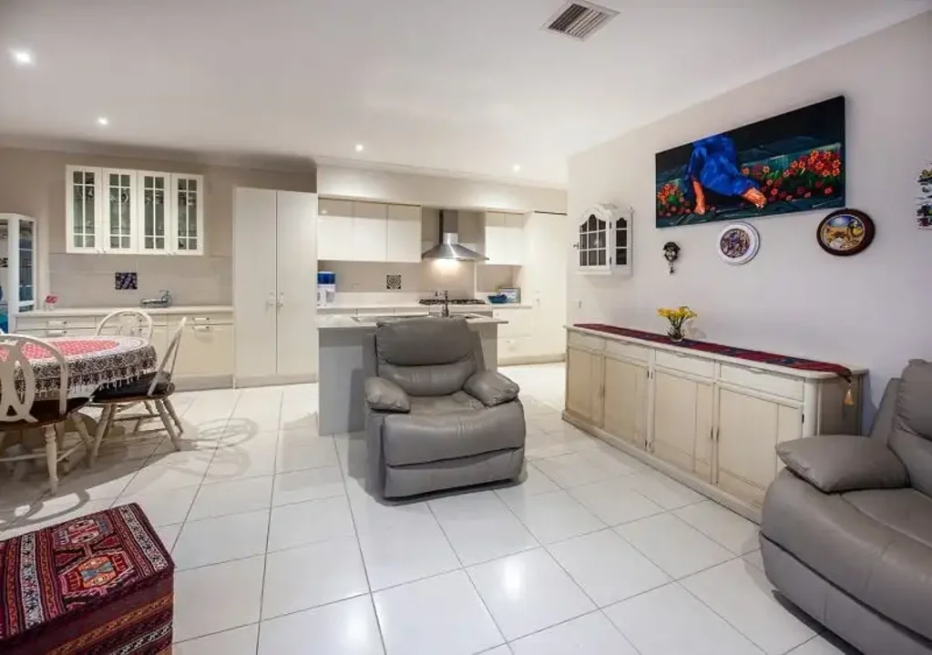 Bundoora 3Phòng ngủ Stylish, Spacious & Perfectly Positioned Family Townhouse