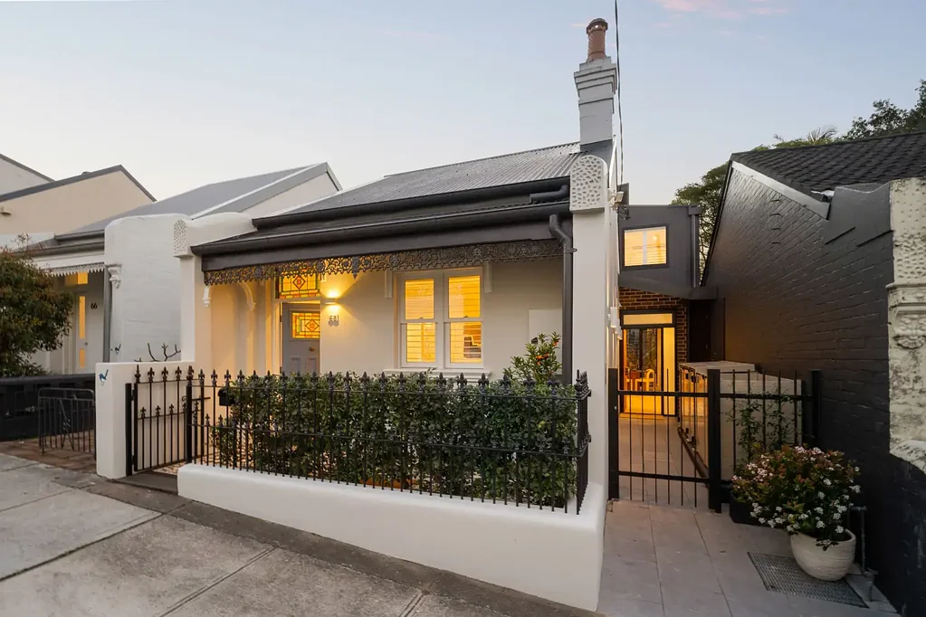 Annandale 3房 Annandale Village 中心宽敞的设计师住宅 Spacious Designer Home in the Heart of Annandale Village