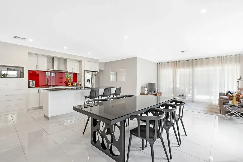 Wellard 4房  LJ Hooker is delighted to present this stunning 4-Bedroom Family Haven at 65 Hun
