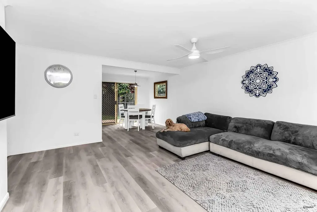 Burleigh Waters 3 Bedroom SPACIOUS TOWNHOUSE IN GREAT LOCATION WITH LOW BODY CORPORATE FEES