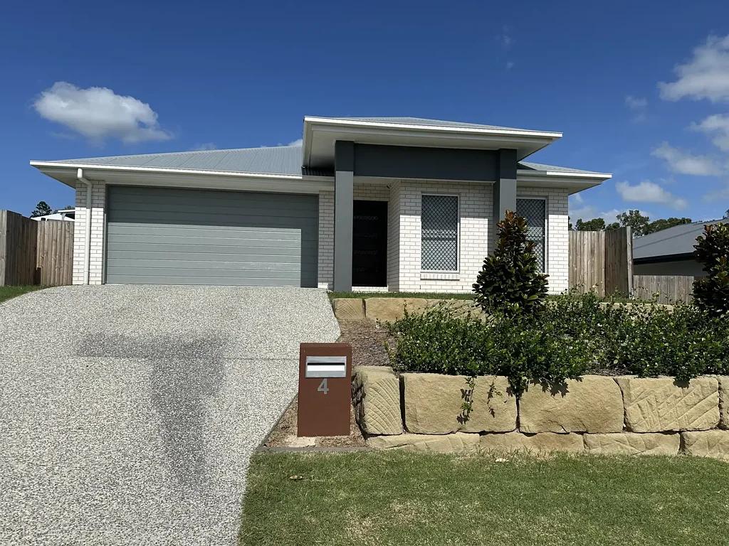 4 Bedroom /  2 Bath in Kalbar